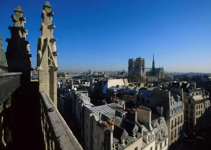 Charming Close To Notre-dame De *